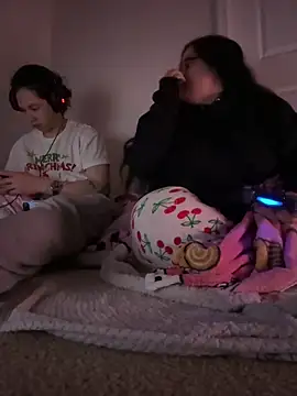 LiverandBrat77 online show from February 11, 2026, 11:10 pm