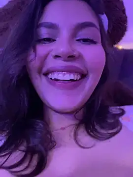 Snapshot of GigiiStone chatting on December 3, 2024, 1:19 am GigiiStone online show from December 3, 2024, 1:19 am