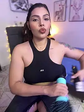 Snapshot of GigiiStone chatting on February 10, 2025, 8:10 pm GigiiStone online show from February 10, 2025, 8:10 pm
