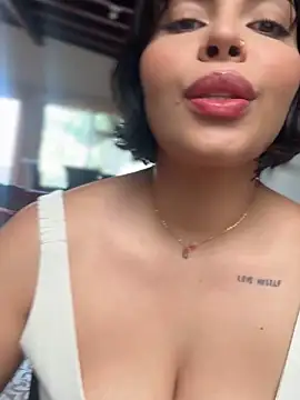 GigiiStone online show from October 7, 2025, 3:20 pm