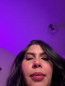 GigiiStone online show from May 9, 2026, 3:12 am