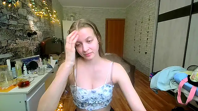 Snapshot of __Aphrodita__wow__ chatting on April 29, 2026, 1:37 pm Aphrodita wow online show from April 29, 2026, 1:37 pm