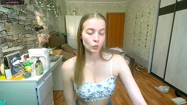 Snapshot of __Aphrodita__wow__ chatting on May 11, 2026, 2:45 pm Aphrodita wow online show from May 11, 2026, 2:45 pm