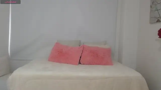 sofia perez    online show from April 30, 2026, 7:53 pm