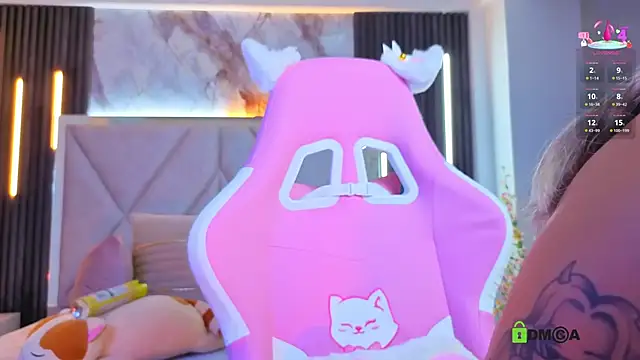 Snapshot of Happy_tits chatting on December 4, 2025, 11:08 am Happy tits online show from December 4, 2025, 11:08 am