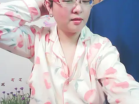 xiaorou-z online show from December 1, 2025, 3:17 pm