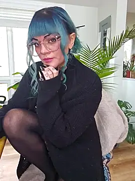 anyalikestosuck online show from November 26, 2025, 9:05 pm