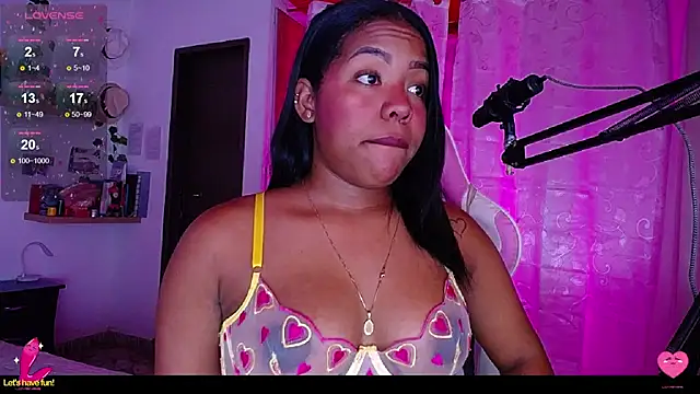 Snapshot of samanthaabloom chatting on January 9, 2025, 12:35 am samanthaabloom online show from January 9, 2025, 12:35 am