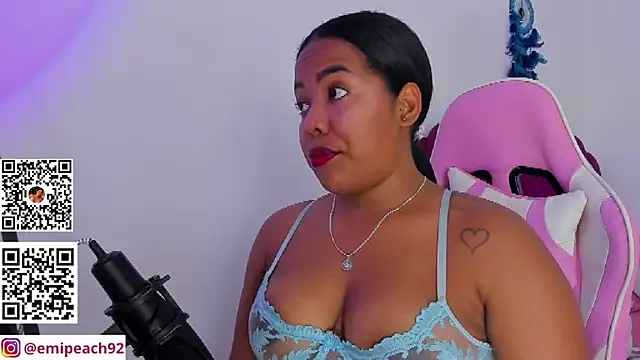 Snapshot of samanthaabloom chatting on June 11, 2026, 12:32 am samanthaabloom online show from June 11, 2026, 12:32 am