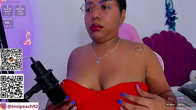 Snapshot of samanthaabloom chatting on June 12, 2026, 3:05 am samanthaabloom online show from June 12, 2026, 3:05 am