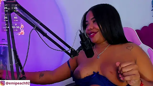 Snapshot of samanthaabloom chatting on July 31, 2026, 2:55 am samanthaabloom online show from July 31, 2026, 2:55 am