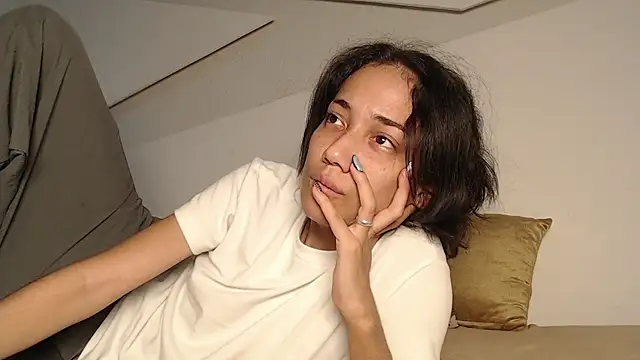 Snapshot of hot_little_bunny chatting on October 1, 2025, 9:32 pm hot little bunny online show from October 1, 2025, 9:32 pm