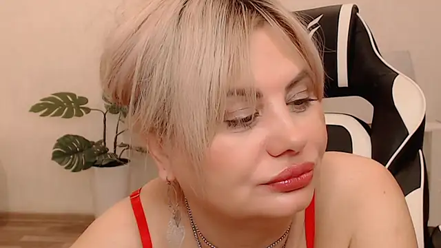 Snapshot of Lola_Richie chatting on March 10, 2026, 5:12 am Lola Richie online show from March 10, 2026, 5:12 am