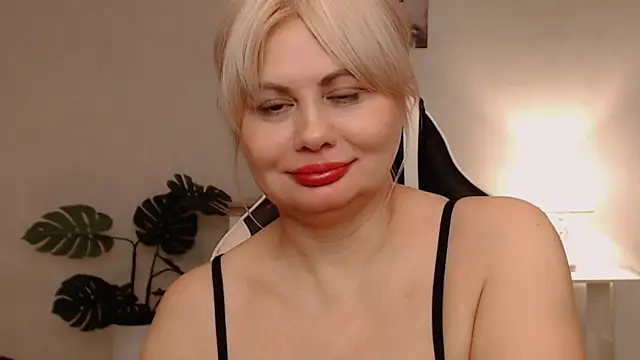 Snapshot of Lola_Richie chatting on March 21, 2026, 8:19 am Lola Richie online show from March 21, 2026, 8:19 am