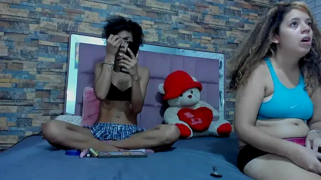 chicaslatinas69 online show from September 30, 2025, 3:33 am