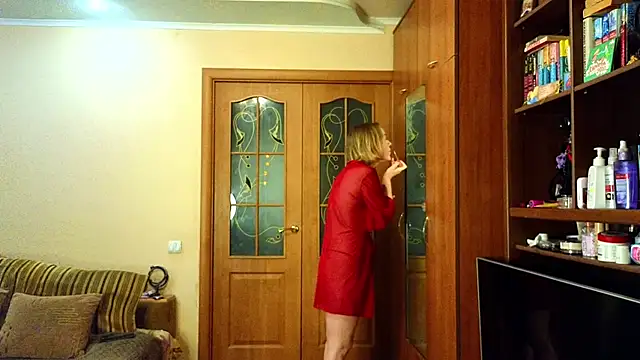 YourQueenX online show from March 6, 2026, 8:44 am