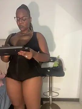LiraRusso online show from July 23, 2026, 10:51 pm
