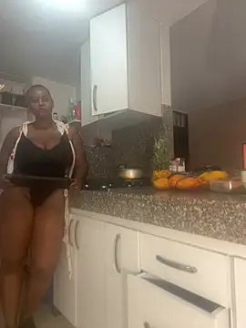 LiraRusso online show from July 29, 2026, 10:41 pm