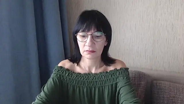 Snapshot of Erica95Bloom chatting on September 25, 2025, 5:33 am Erica95Bloom online show from September 25, 2025, 5:33 am