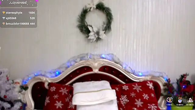 RagazzaBella online show from December 16, 2024, 1:11 pm