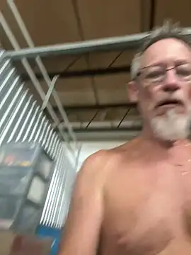 Snapshot of Daddysthick chatting on July 7, 2026, 1:37 pm Daddysthick online show from July 7, 2026, 1:37 pm