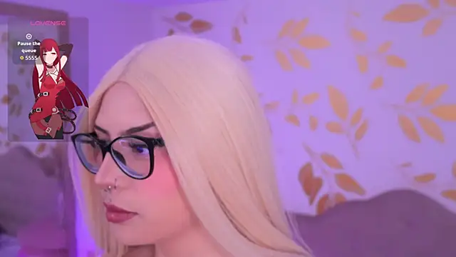 Misselektra   online show from October 1, 2025, 5:02 am