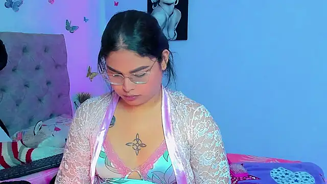mabellfox online show from December 1, 2024, 4:51 pm
