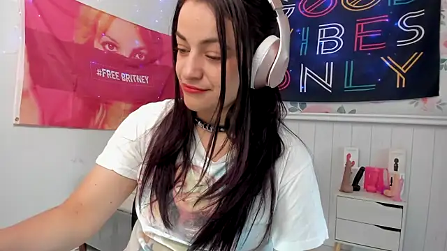 Snapshot of LovelyAzucena chatting on October 8, 2025, 1:53 pm LovelyAzucena online show from October 8, 2025, 1:53 pm
