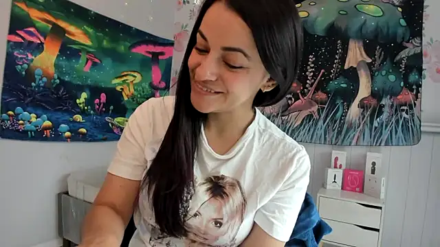 Snapshot of LovelyAzucena chatting on October 16, 2025, 2:18 pm LovelyAzucena online show from October 16, 2025, 2:18 pm