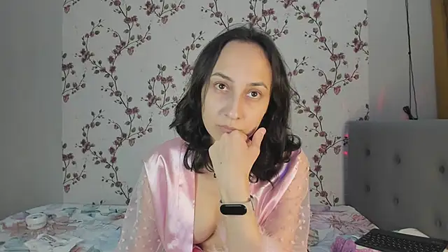 Alisagold90 online show from February 6, 2025, 6:02 pm
