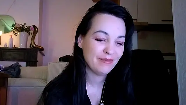 Lilie romeo online show from January 8, 2025, 3:50 pm