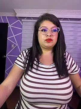 MiiaaJoness online show from May 7, 2026, 4:51 am