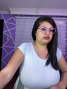 MiiaaJoness online show from May 8, 2026, 3:17 pm