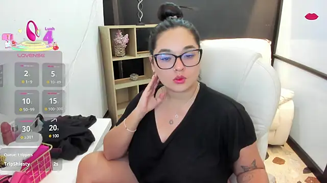 Snapshot of CelesteBrucee chatting on February 8, 2025, 5:40 am CelesteBrucee online show from February 8, 2025, 5:40 am