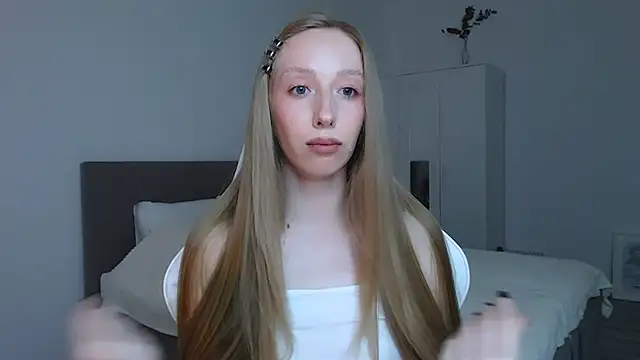 Luna insniity online show from October 3, 2025, 8:06 pm