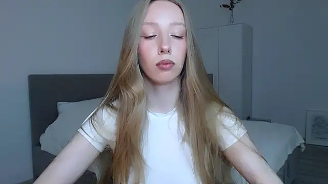 Luna insniity online show from October 8, 2025, 8:39 pm