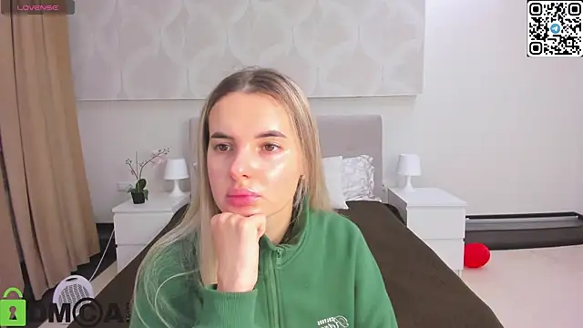 Snapshot of Donna_Evans chatting on February 11, 2026, 12:15 am Donna Evans online show from February 11, 2026, 12:15 am