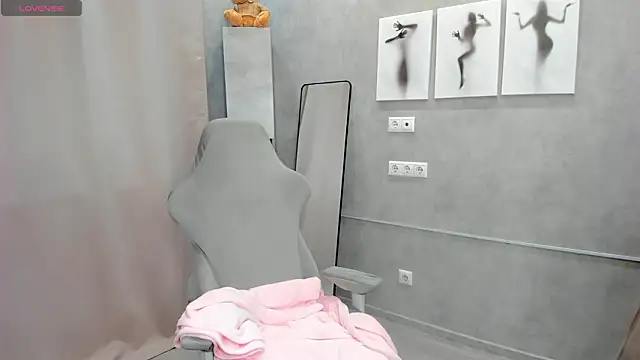 Snapshot of Donna_Evans chatting on March 7, 2026, 12:07 am Donna Evans online show from March 7, 2026, 12:07 am