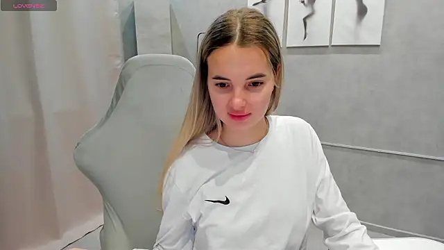 Snapshot of Donna_Evans chatting on March 12, 2026, 11:33 pm Donna Evans online show from March 12, 2026, 11:33 pm