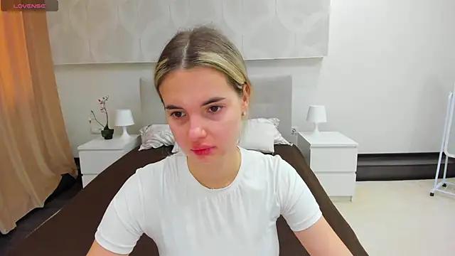 Donna Evans online show from May 7, 2026, 11:43 pm