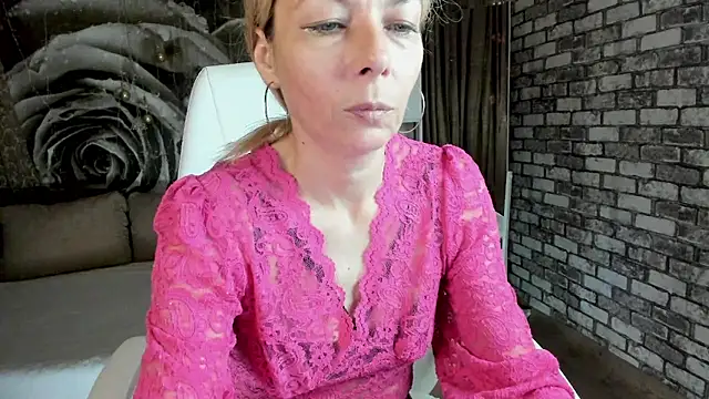 Eva Melow online show from May 31, 2026, 3:08 pm