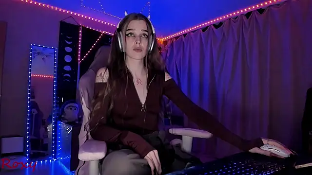 wet dream  online show from May 10, 2026, 3:39 pm