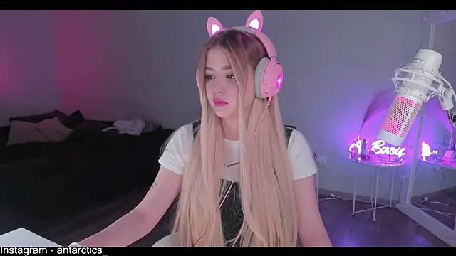 lil barbie girl online show from December 23, 2024, 2:50 pm