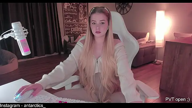 lil barbie girl online show from January 11, 2025, 2:58 pm