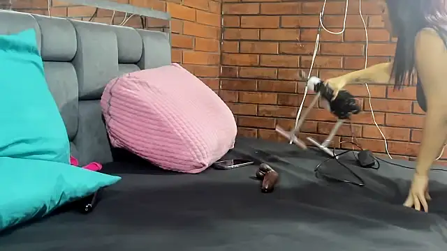 Snapshot of Couple_Gold69 chatting on October 23, 2025, 9:08 am Couple Gold69 online show from October 23, 2025, 9:08 am