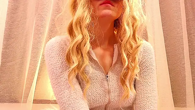 Snapshot of SecretAnni chatting on February 9, 2025, 6:16 pm SecretAnni online show from February 9, 2025, 6:16 pm