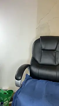 NiickyJones online show from May 13, 2026, 2:53 am