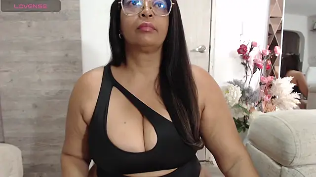 AmbarSofhia online show from July 17, 2026, 8:57 pm
