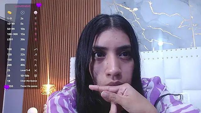 littlee emilyy  online show from January 15, 2025, 9:13 am