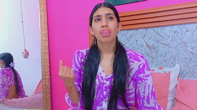 littlee emilyy  online show from April 29, 2026, 5:30 pm